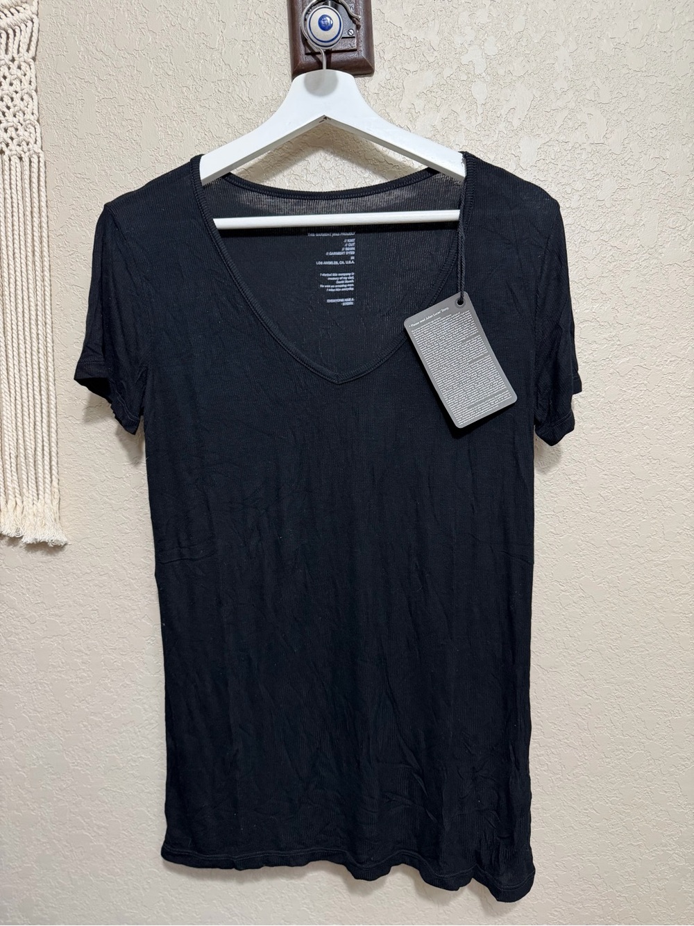 NWT good hYOUman sz M/L Black V-Neck Short Sleeve Tee